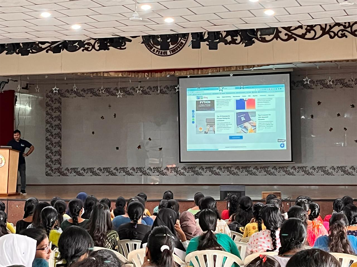 Digital Nest, Digital Nest School of Business